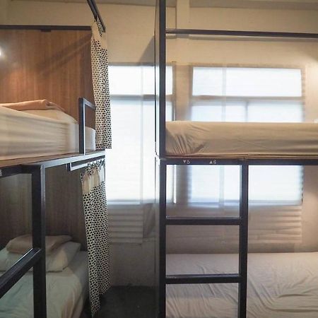 I-Sleep Silom Hostel Bangkok Esterno foto